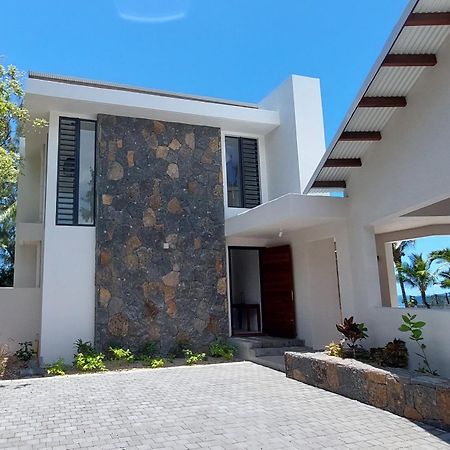 Canari Waterfront Villas Roches Noires Екстериор снимка