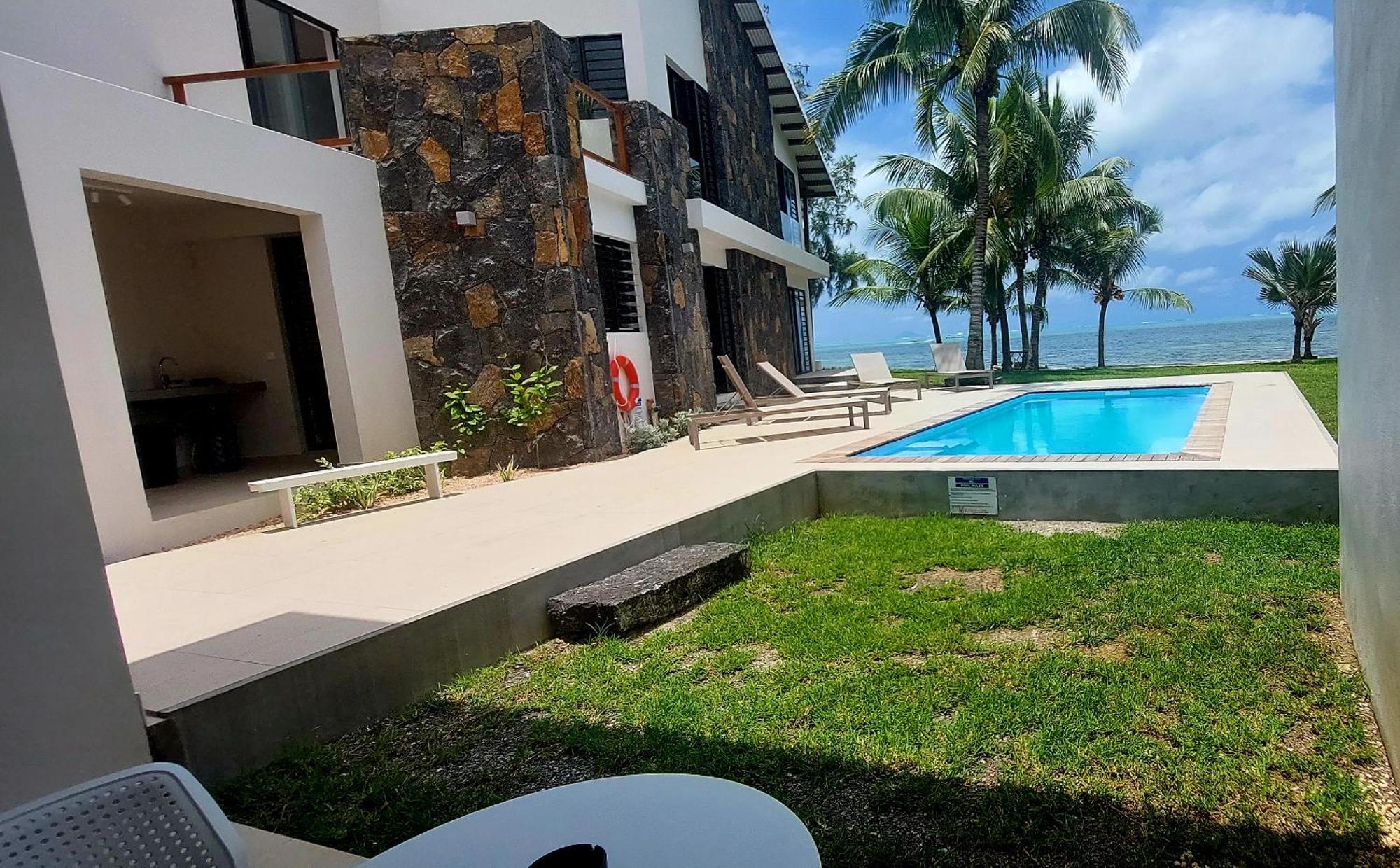 Canari Waterfront Villas Roches Noires Екстериор снимка