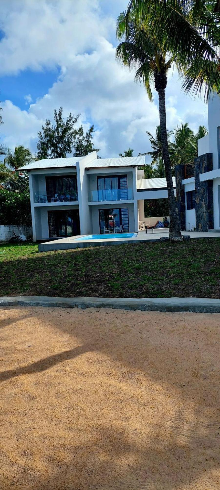Canari Waterfront Villas Roches Noires Екстериор снимка