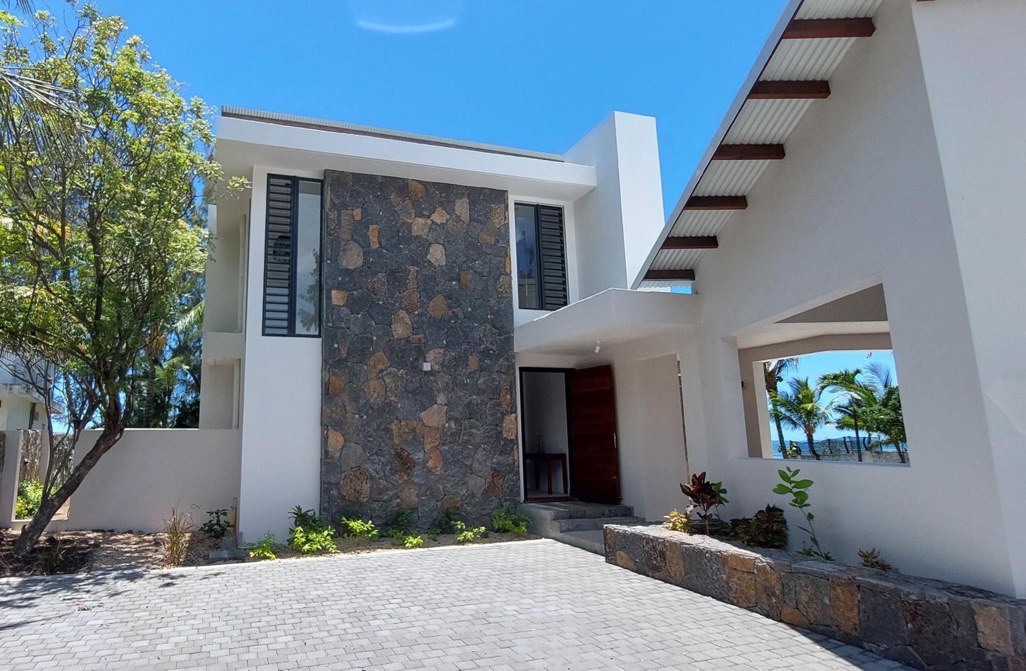 Canari Waterfront Villas Roches Noires Екстериор снимка