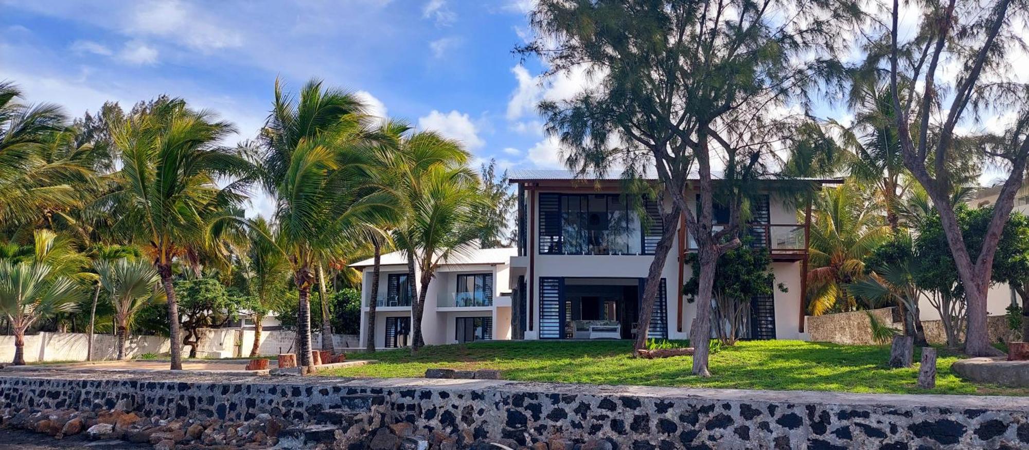 Canari Waterfront Villas Roches Noires Екстериор снимка