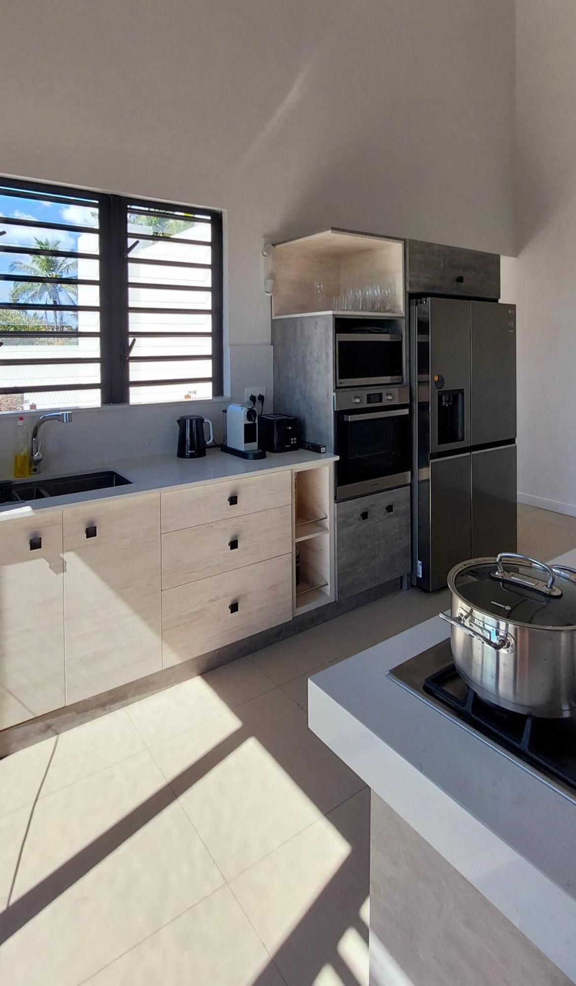 Canari Waterfront Villas Roches Noires Екстериор снимка