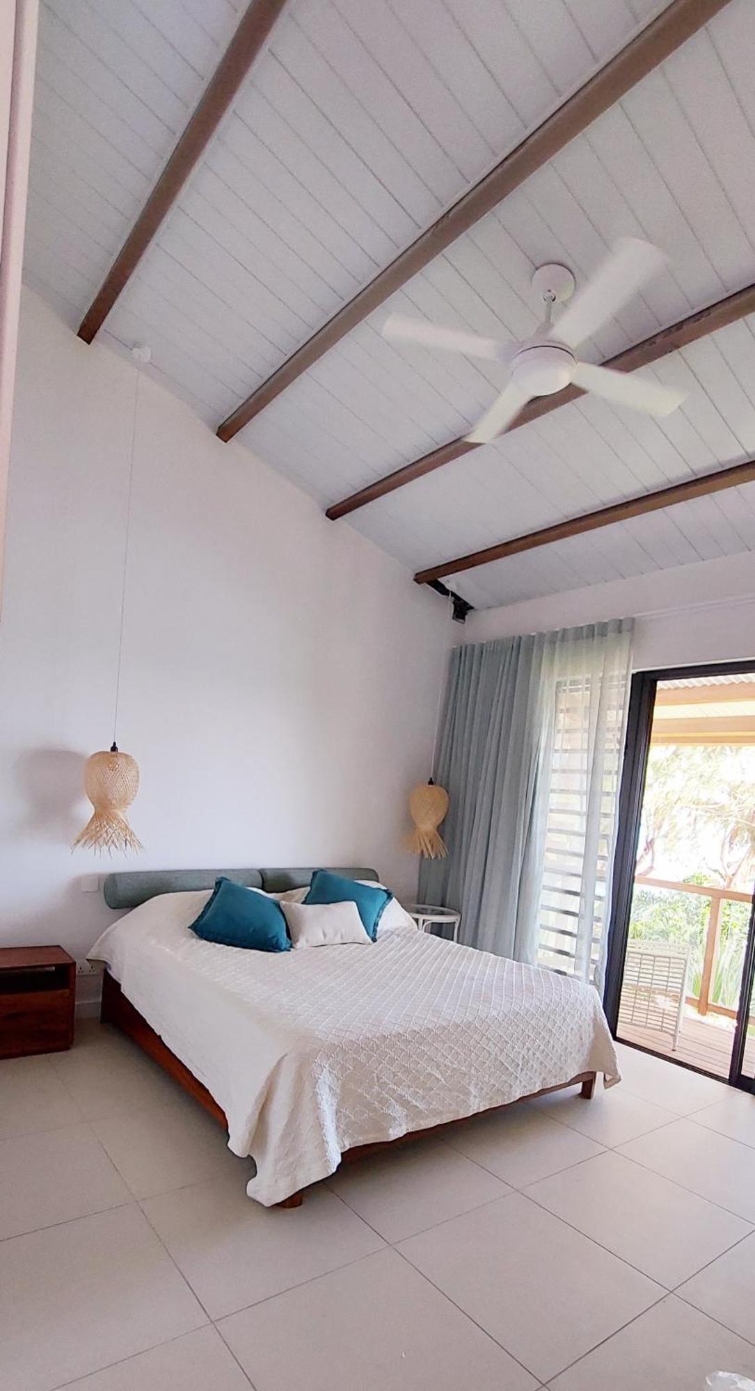 Canari Waterfront Villas Roches Noires Екстериор снимка