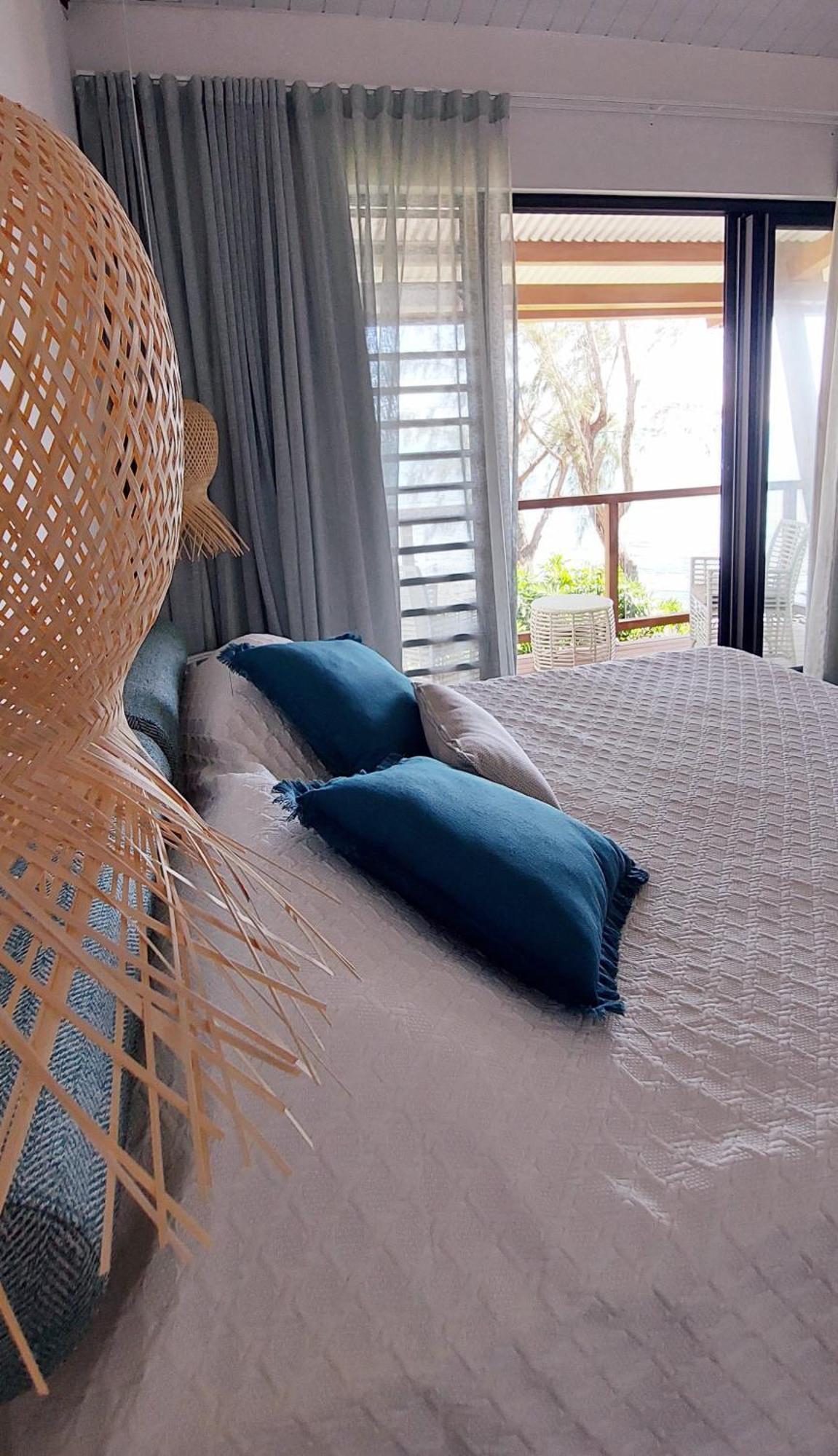 Canari Waterfront Villas Roches Noires Екстериор снимка